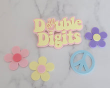 Load image into Gallery viewer, Spring Daisy Cake Charms - Made in the UK with Love  from House of Toot Sweet - Just £5! Shop now at House of Toot Sweet
