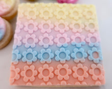 Load image into Gallery viewer, Daisy Pattern Texture Fondant Embosser - Made in the UK with Love  from House of Toot Sweet - Just £7! Shop now at House of Toot Sweet
