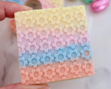 Load image into Gallery viewer, Daisy Pattern Texture Fondant Embosser - Made in the UK with Love  from House of Toot Sweet - Just £7! Shop now at House of Toot Sweet
